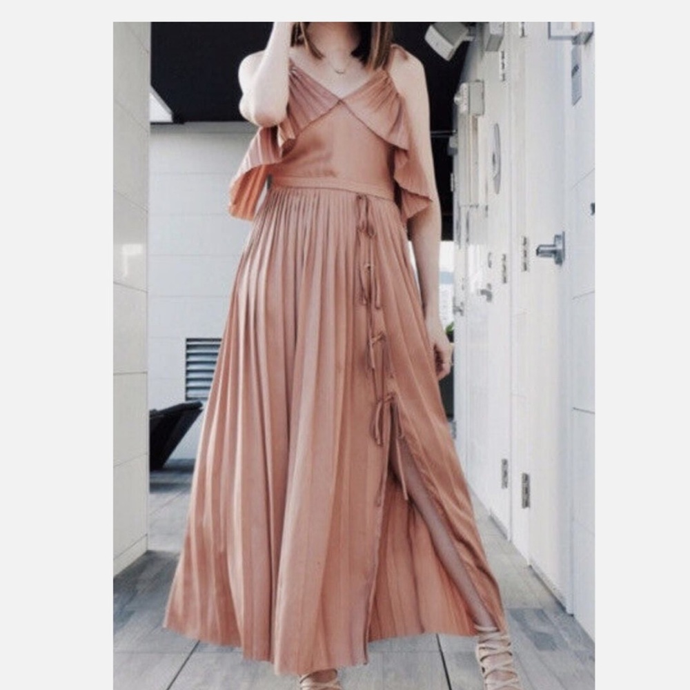 Banana Republic × Olivia Palermo Blush
Maxi Dress size:2 - Picture 2 of 9